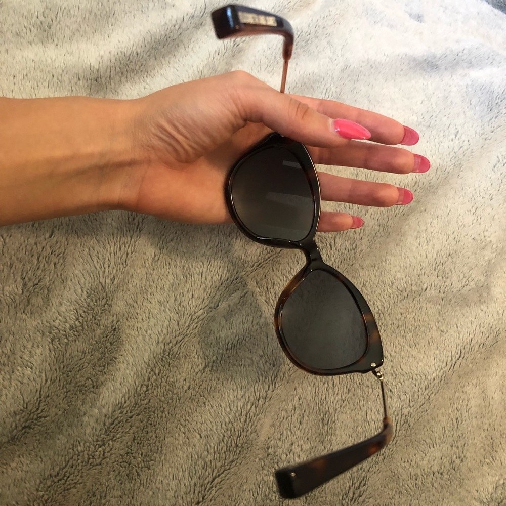 Elizabeth and James Wright 53cm Sunglasses - Picture 5 of 8